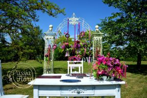 Ślub plenerowy -pergola i stół