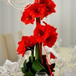 dekoracja stołów gości z czerwonego amarylisa