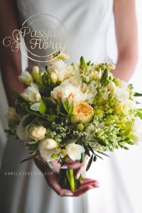 bukiet ślubny z żółtych kwiatów